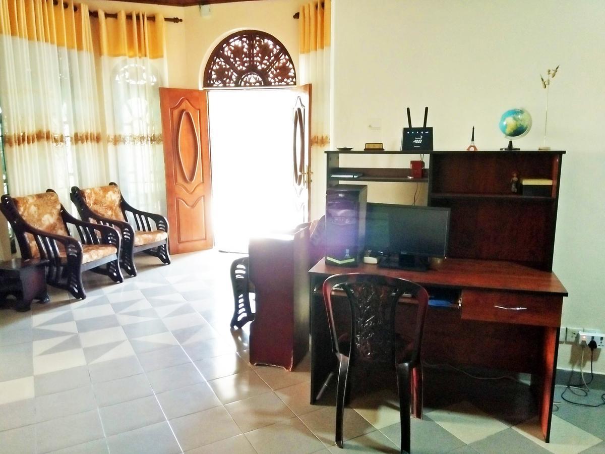 Ruslanka Homestay Ettukala Bagian luar foto