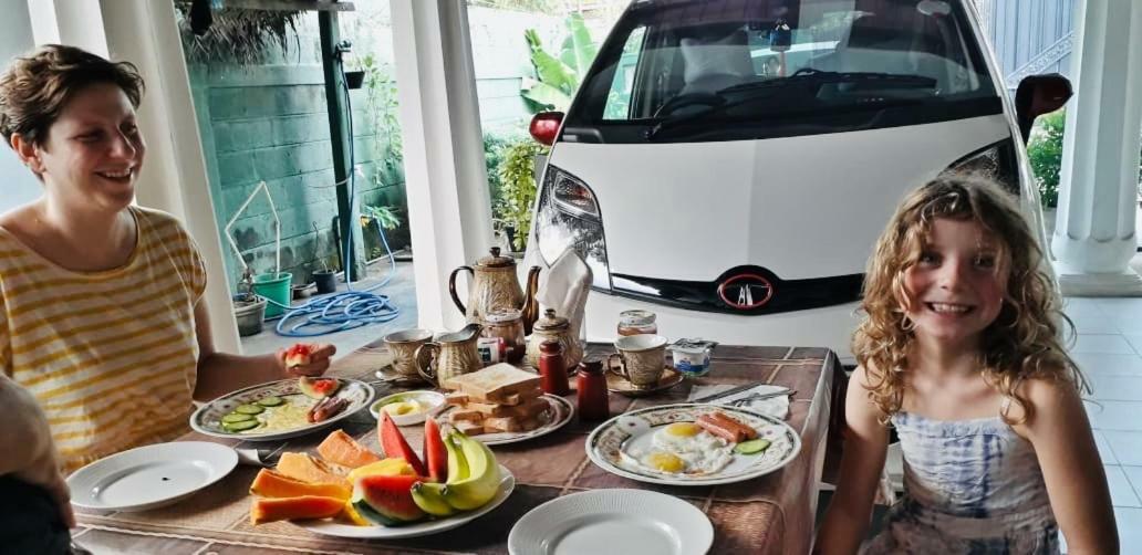 Ruslanka Homestay Ettukala Bagian luar foto